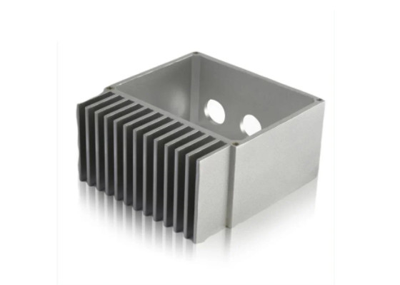 6063 Vỏ bọc hồ sơ nhôm công nghiệp với vây bức xạ